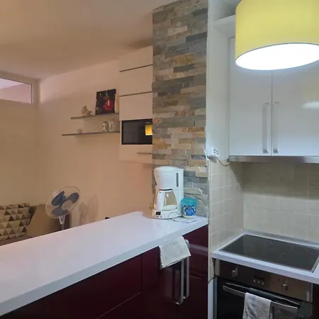 E&v Apartment *